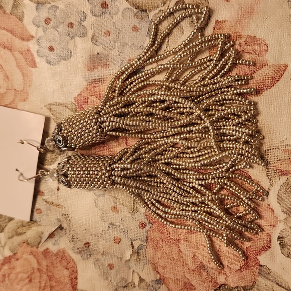 Dangle silvertoned tassel earrings with crystal and fancy top. New no tags - Picture 3 of 5